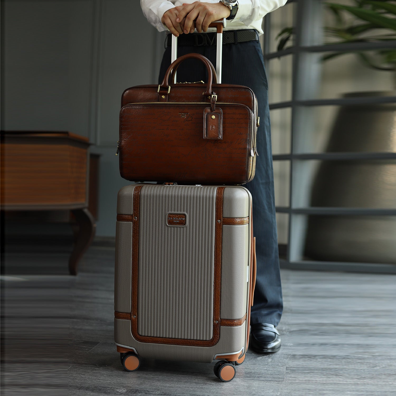 Imprint PC Trolley (Medium)- Khaki & Cognac – Da Milano