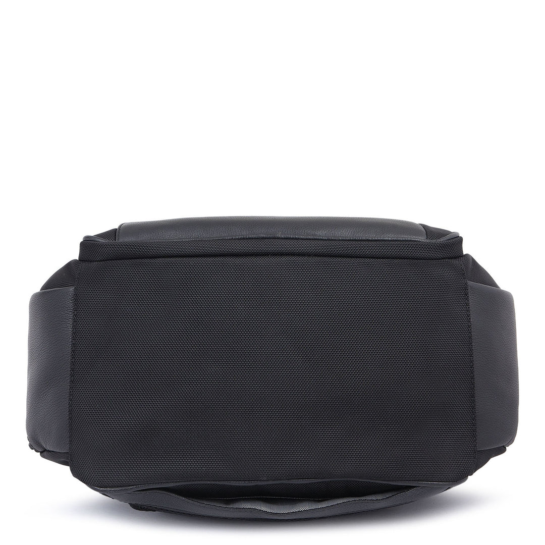 Mova Backpack (M) - Black